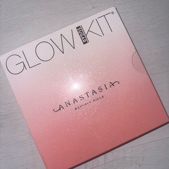 Glow kit brand new! Anastasia Beverly Hills - Picture 3 of 5